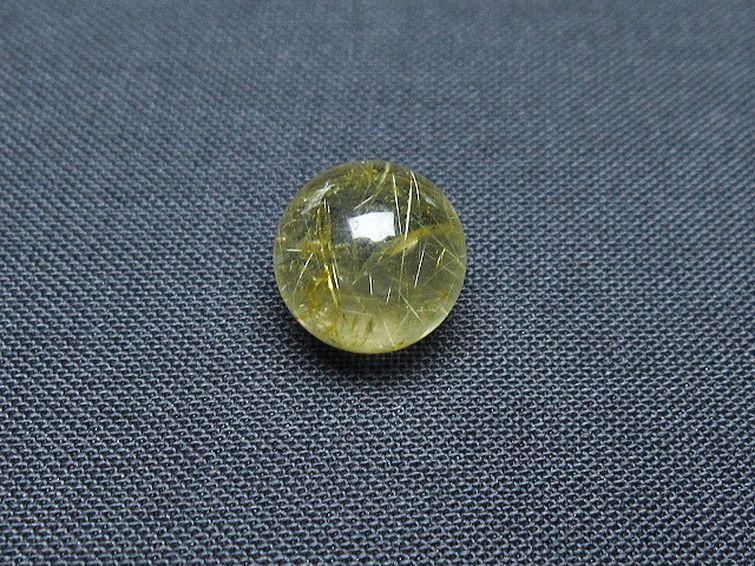 ゴールドタイチンルチル入り 水晶 丸玉 10mm [T355-1163] 1枚目