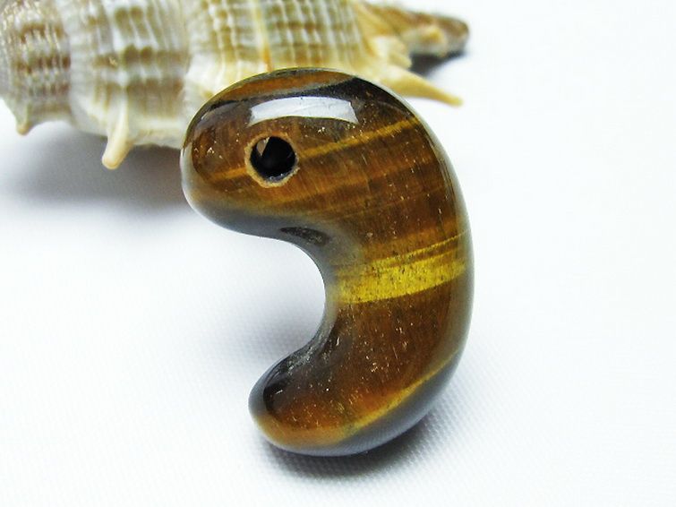 タイガーアイ※黄虎目石 勾玉[T356-1560] 3枚目