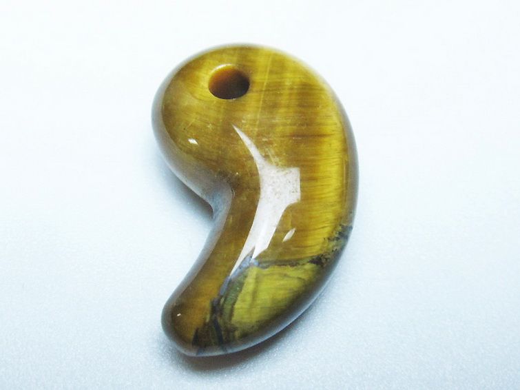 タイガーアイ※黄虎目石 勾玉[T356-1683] 1枚目