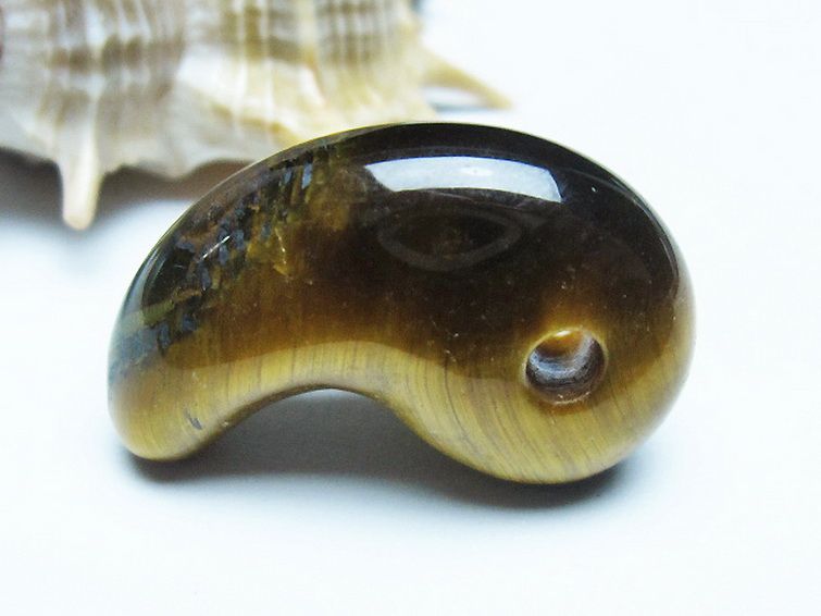 タイガーアイ※黄虎目石 勾玉[T356-1683] 2枚目