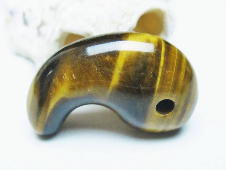 タイガーアイ※黄虎目石 勾玉[T356-1801] 2枚目