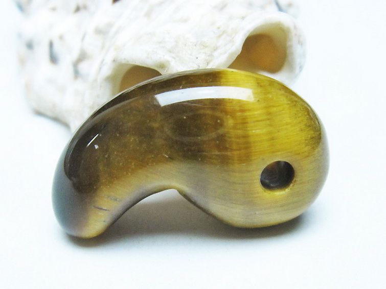 タイガーアイ※黄虎目石 勾玉[T356-1835] 2枚目