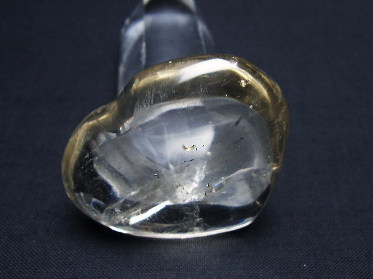 ヒマラヤ水晶ハート 置物 [t387-14331] 2枚目