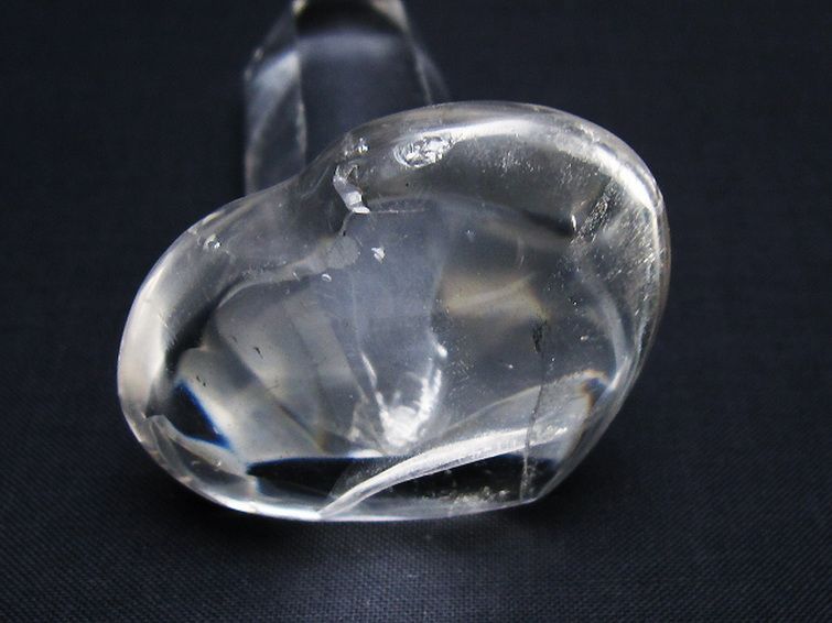 ヒマラヤ水晶ハート 置物 [t387-14359] 2枚目