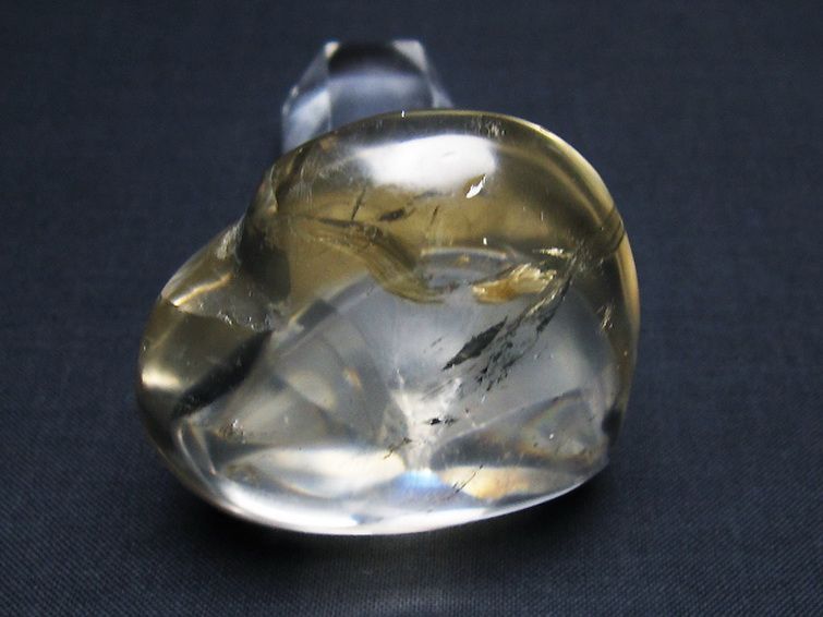 ヒマラヤ水晶ハート 置物 [t387-14365] 2枚目