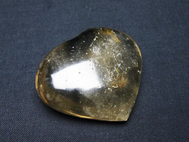 ライトニング水晶ハート 置物[T387-14383] 1枚目