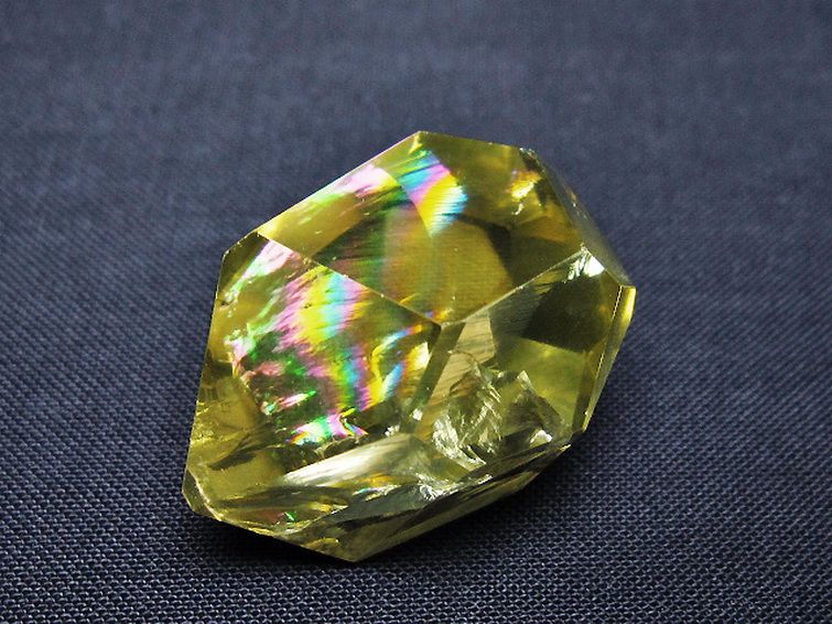 虹入り 黄水晶(シトリン) 原石 [t436-2979] 3枚目