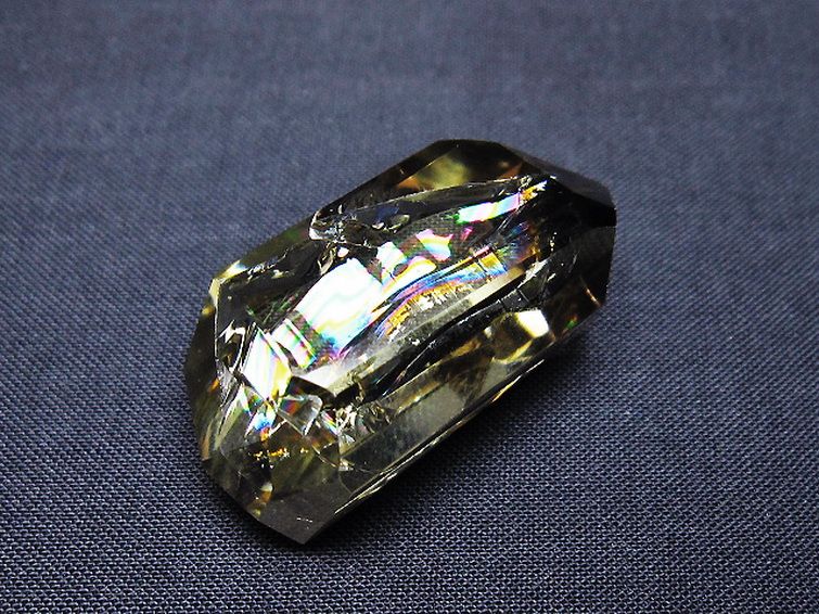 黄水晶　原石　石柱 天然绿萤石柱子彩虹透体绿色水晶原石打磨单尖六棱柱客厅桌面摆件