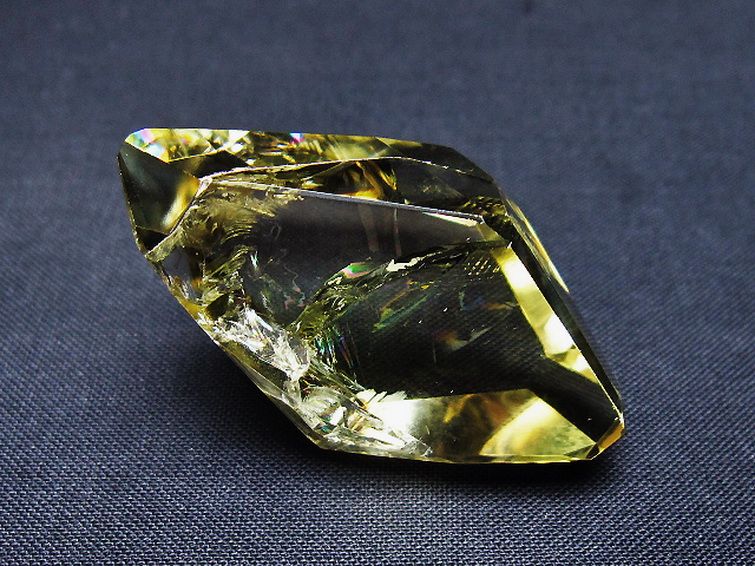 究極品質　超希少幻の逸品　幸運と希望の宝石　虹のシトリンファントム　非加熱無処理 スモーキーシトリン/ファントム/虹入り(W106)