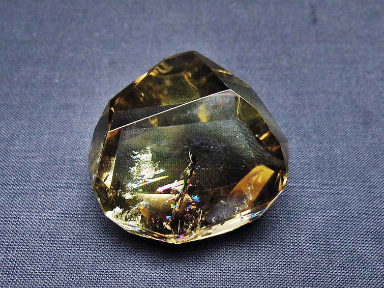 虹入り シトリンファントム 原石 [t436-3023] 1枚目