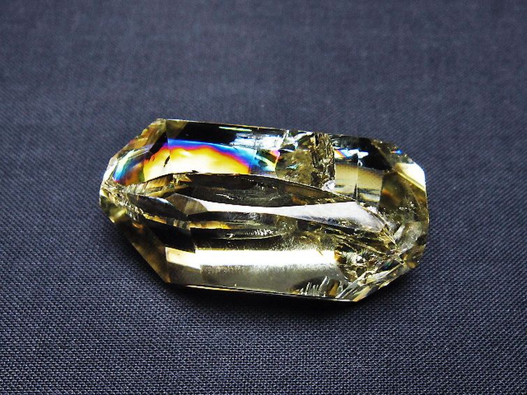 虹入り シトリンファントム 原石 [t436-3029] 1枚目