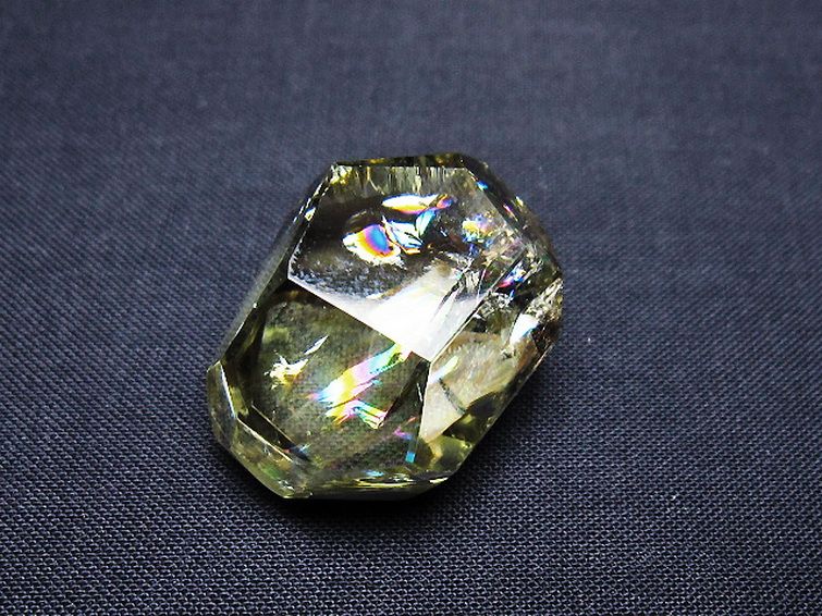虹入り 黄水晶(シトリン) 原石 [t436-3040] 1枚目