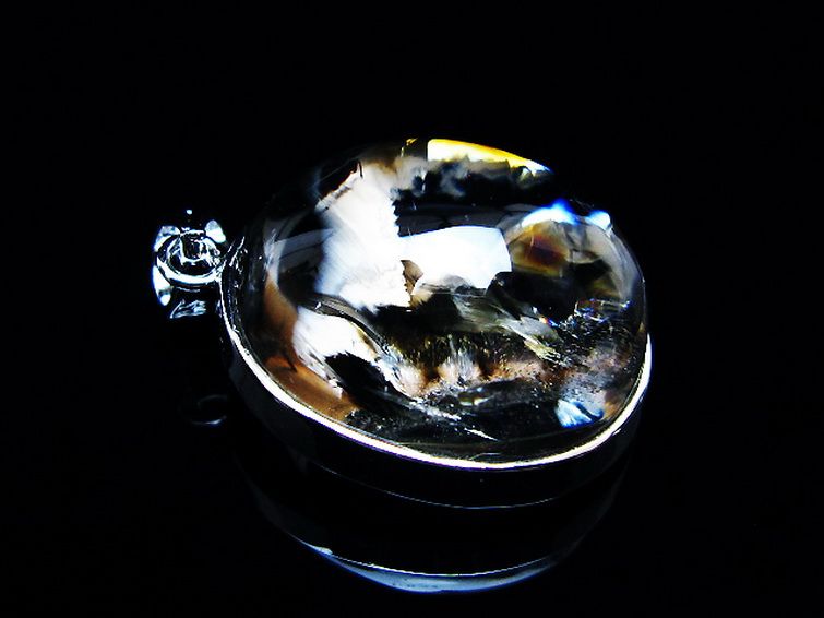 虹入り ライトニング水晶 ペンダント [t436-3156] 3枚目