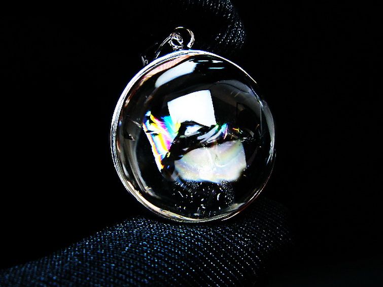 虹入り ライトニング水晶 ペンダント [t436-3158] 2枚目