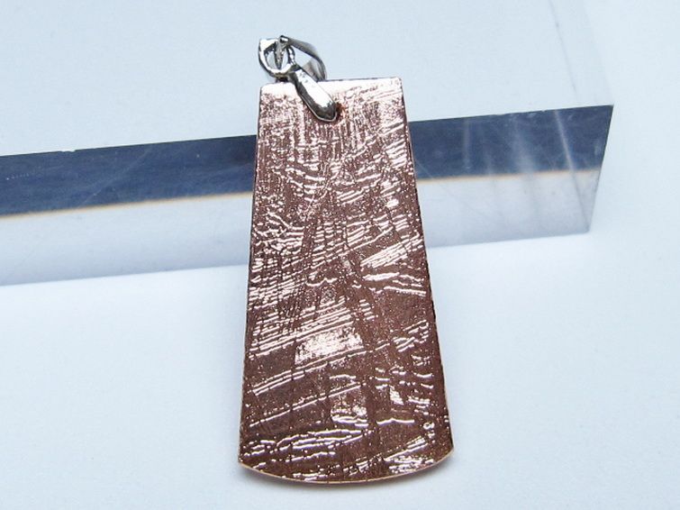 ピンクゴールドギベオン メテオライト ペンダント [t452-3725] 1枚目