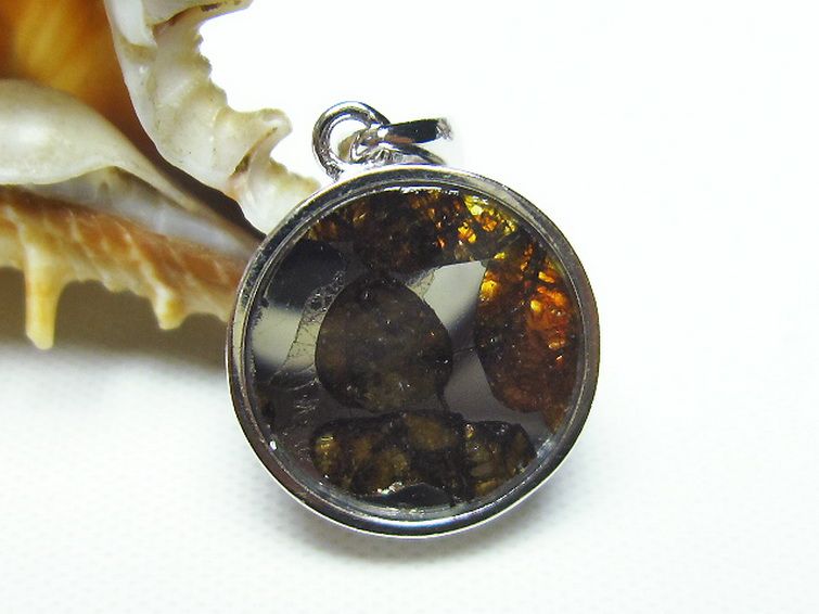 パラサイト隕石 かんらん石 ペンダント [t453-2412] 1枚目