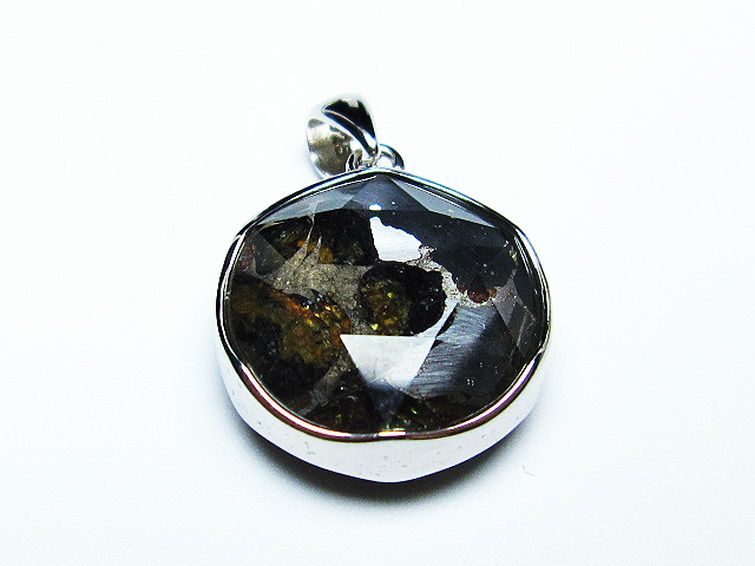 パラサイト隕石 かんらん石 大衛星 ペンダント [t453-2957] 1枚目