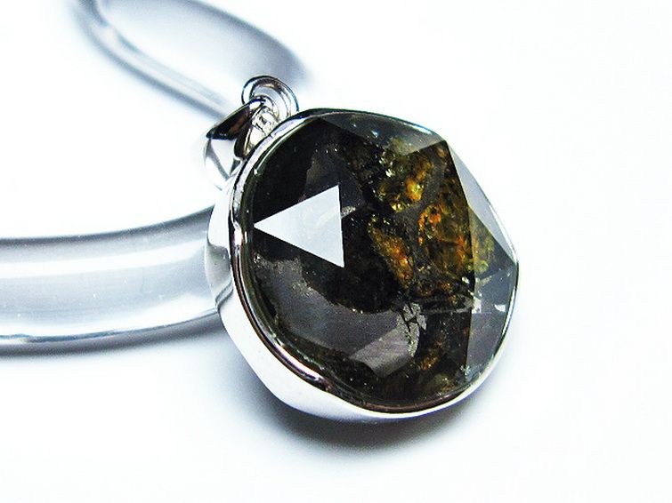 パラサイト隕石 かんらん石 大衛星 ペンダント [t453-2957] 3枚目