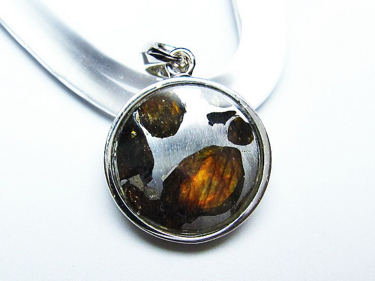 パラサイト隕石 かんらん石 ペンダント [t453-3177] 2枚目