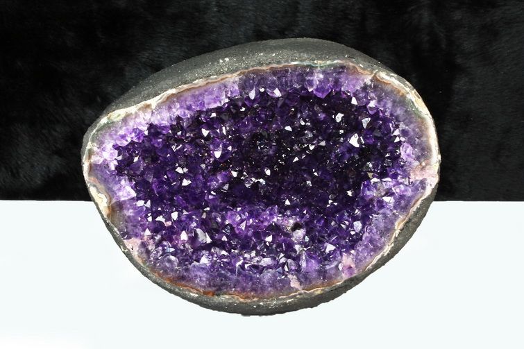2.8Kg ウルグアイ産 サークルジオード アメジストドーム [t466-1832] 1枚目