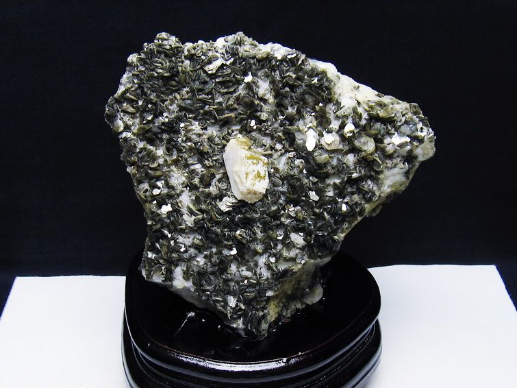 1Kg 雲母入り ヒマラヤ水晶 原石 [t501-4272] 1枚目