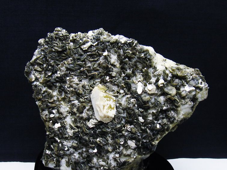 1Kg 雲母入り ヒマラヤ水晶 原石 [t501-4272] 3枚目