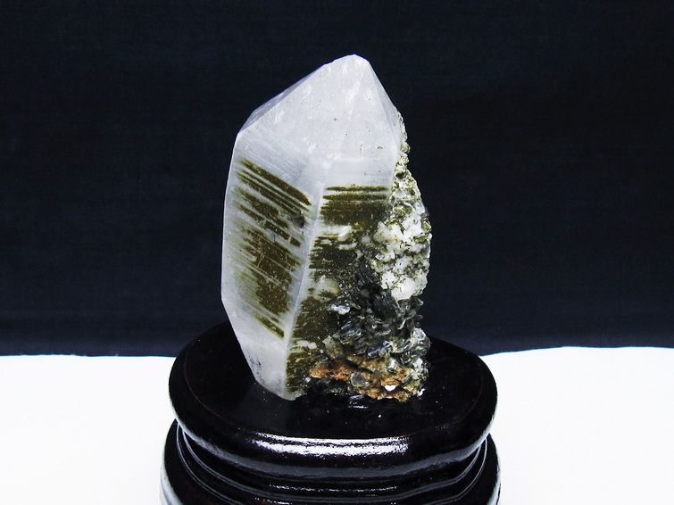 雲母入り ヒマラヤ水晶 原石 [t501-4290]