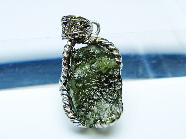 モルダバイト ペンダント [t525-2246]