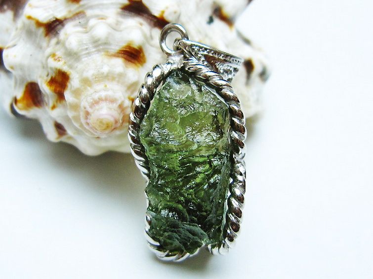 モルダバイト ペンダント [T525-2252] 1枚目