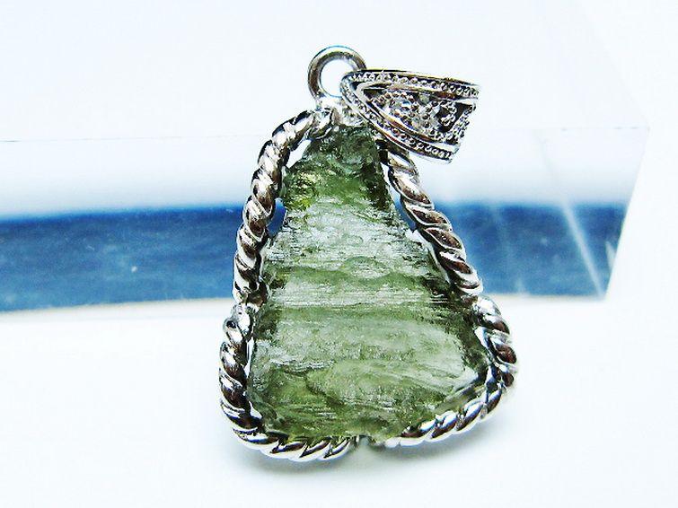 モルダバイト ペンダント [t525-2255]