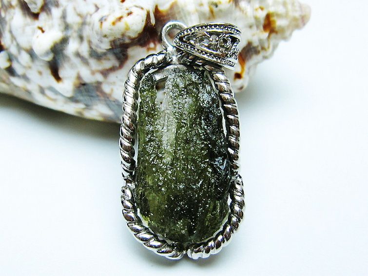 モルダバイト ペンダント [t525-2256]