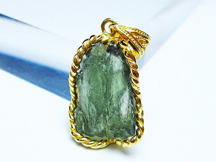 モルダバイト ペンダント [t525-2267]