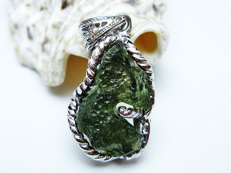 モルダバイト ペンダント [t525-2285] 1枚目