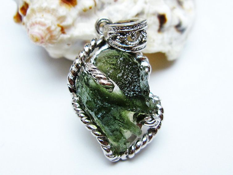 モルダバイト ペンダント [t525-2287] 1枚目