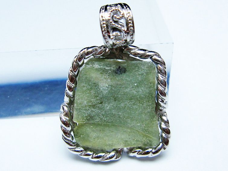 モルダバイト ペンダント [t525-2289] 2枚目