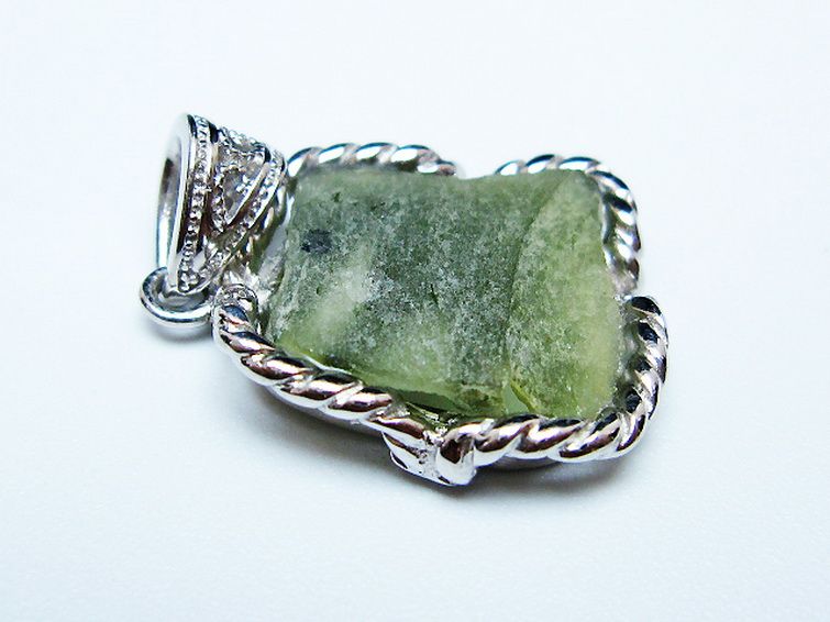 モルダバイト ペンダント [t525-2289] 3枚目