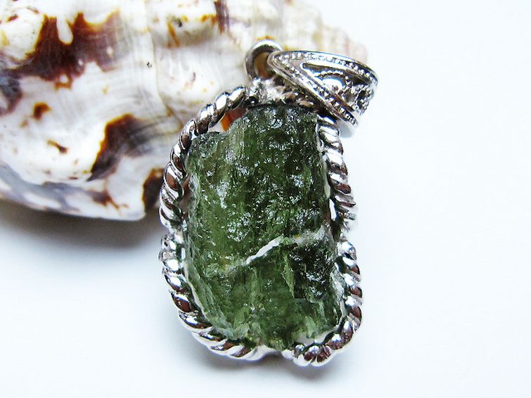 モルダバイト ペンダント [t525-2292] 1枚目