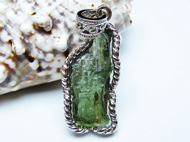 モルダバイト ペンダント [t525-2295] 1枚目