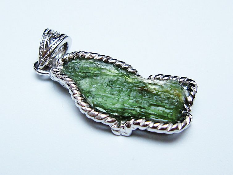 モルダバイト ペンダント [t525-2295] 3枚目