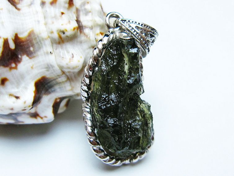 モルダバイト ペンダント [t525-2297] 1枚目