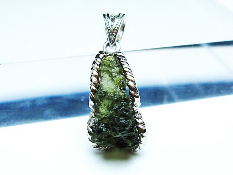 モルダバイト ペンダント [t525-2300] 2枚目