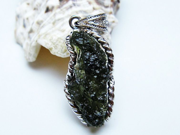 モルダバイト ペンダント [t525-2313] 1枚目