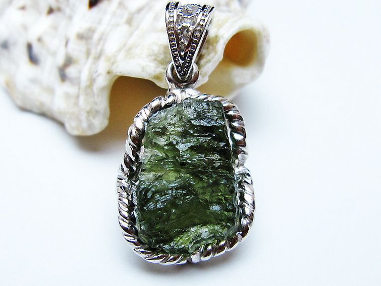 モルダバイト ペンダント [t525-2321] 1枚目