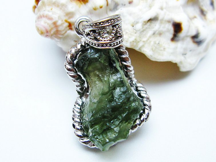 モルダバイト ペンダント [t525-2328] 1枚目