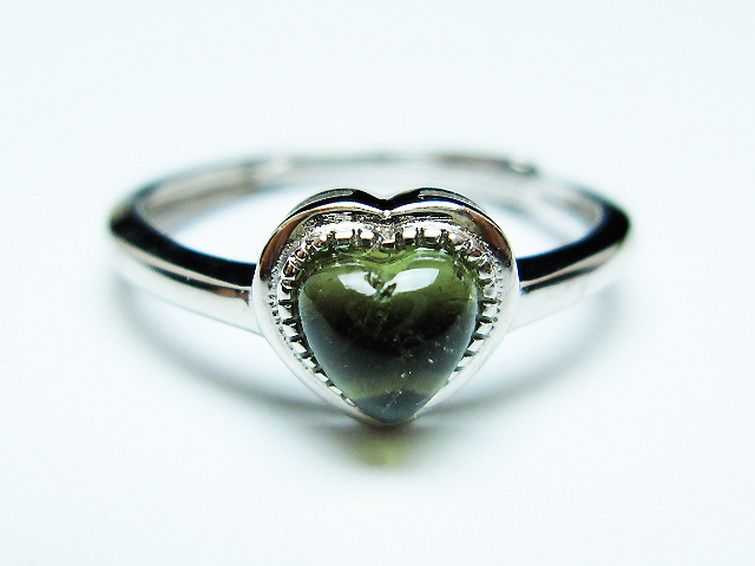 モルダバイト ハート 指輪 (12号)石サイズ約5mm×5mm[T526-1288] 1枚目