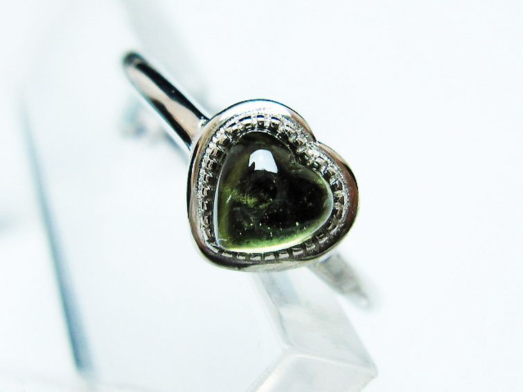 モルダバイト ハート 指輪 (12号)石サイズ約5mm×5mm[T526-1288] 2枚目