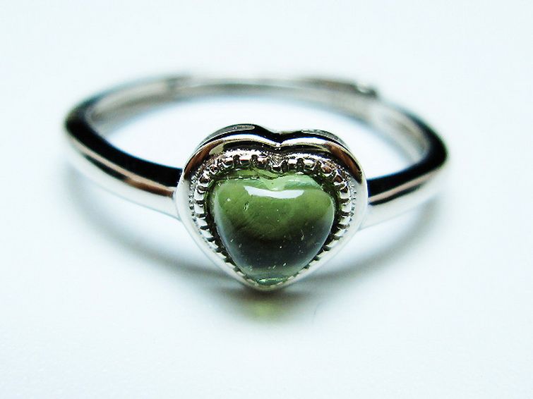 モルダバイト ハート 指輪 (12号)石サイズ約5mm×5mm[t526-1291]