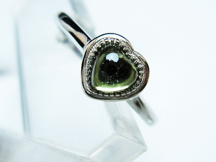 モルダバイト ハート 指輪 (12号)石サイズ約5mm×5mm[T526-1291] 2枚目