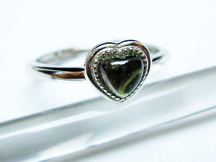 モルダバイト ハート 指輪 (12号)石サイズ約5mm×5mm[T526-1291] 3枚目