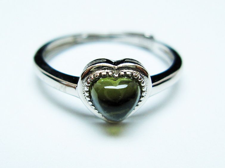 モルダバイト ハート 指輪 (13号)石サイズ約5mm×5mm[T526-1292] 1枚目